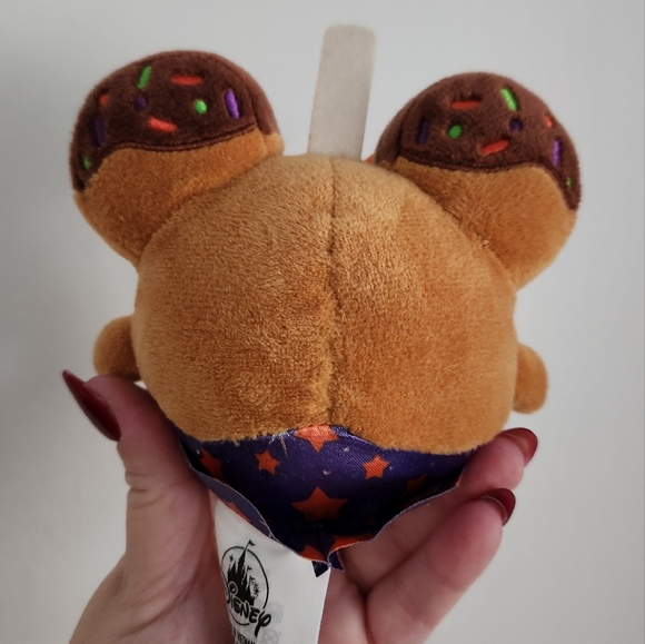 2024 Disney Parks Munchlings Terrifying Treats Minnie Candy Apple Chaser Plush - Picture 2 of 4